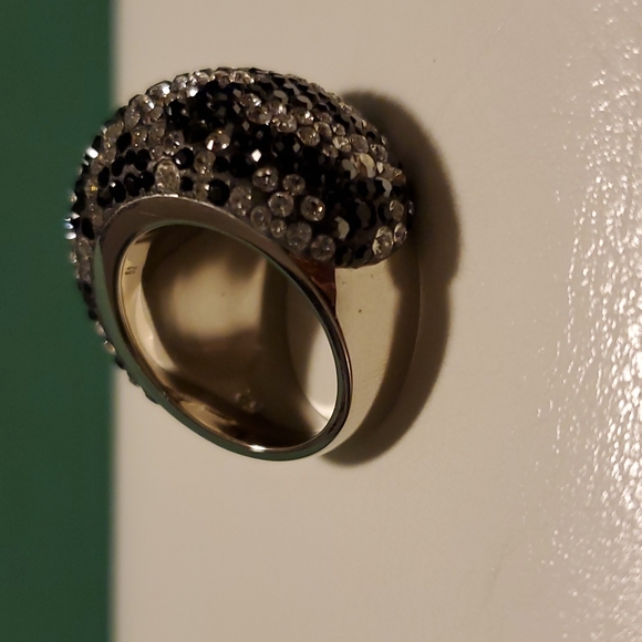White & Black Swarovski Crystal Ring - Picture 2 of 3